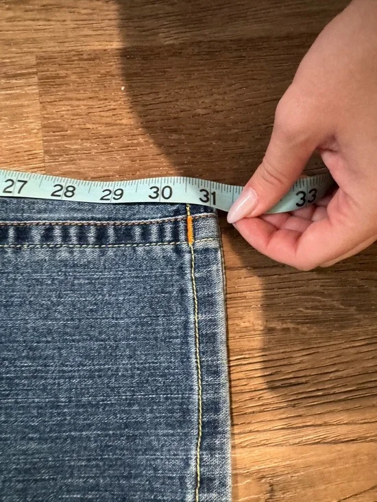 True Religion Women’s Low Rise Straight-Leg Jeans with Contrast Stitching - Picture 5 of 6